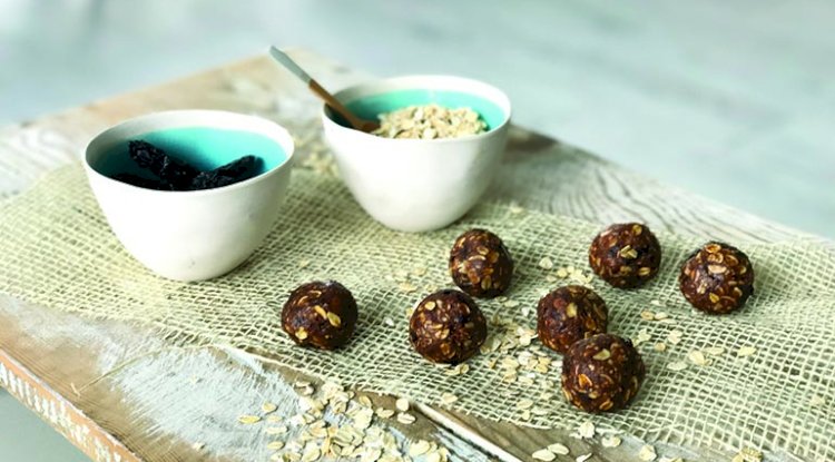 Healthy Snack: Juicy Plum Balls