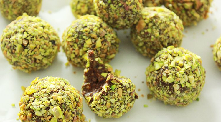 Yummy, pistachio chocolate Bliss Balls